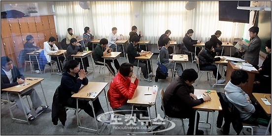 매년 변하지 않는 수능날 모습 | 인스티즈