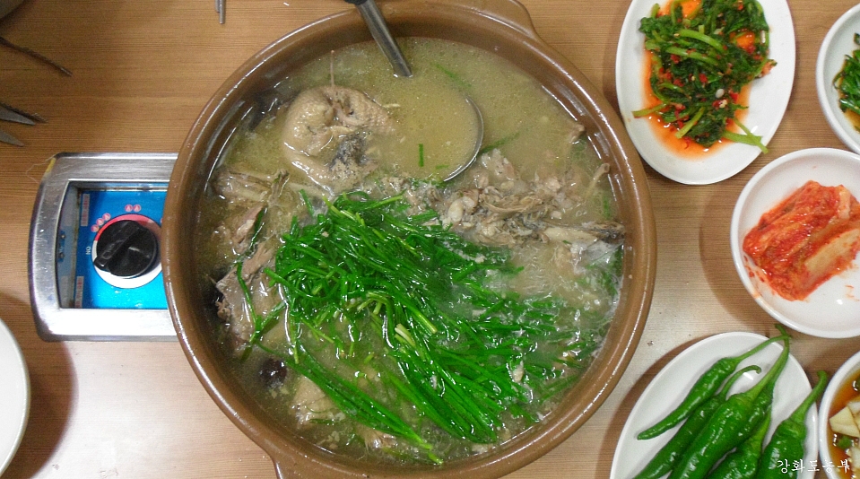 능이버섯백숙 이미지