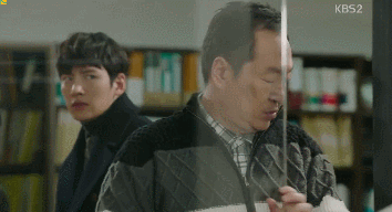 여친 아버지 앞에서 여친한테 키스했다가 개극딜 당하는 남주ㅋㅋㅋㅋ.gif | 인스티즈