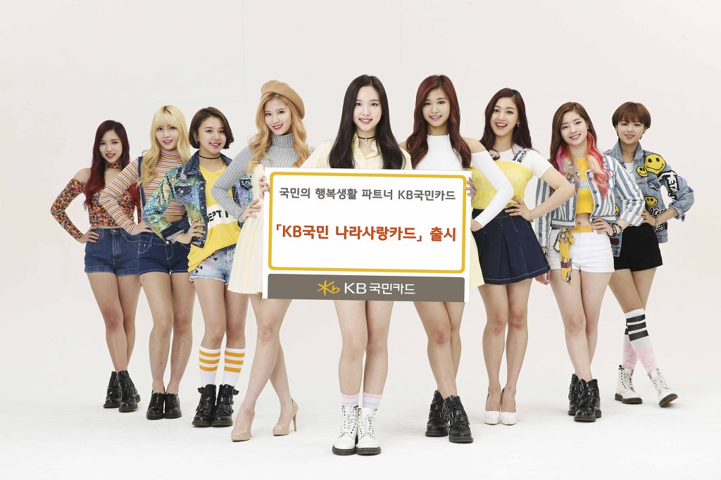옆으로 선 트와이스.jpg | 인스티즈