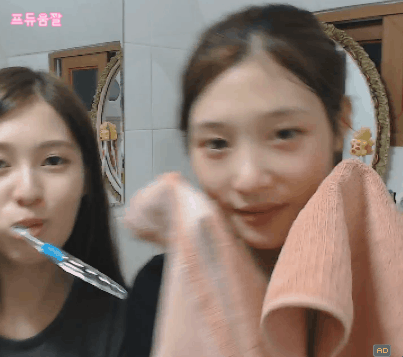세수한 정채연 쌩얼 수준.gif | 인스티즈