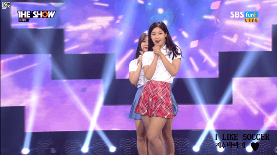 [다이아] 160712 더쇼 그길에서 gif | 인스티즈