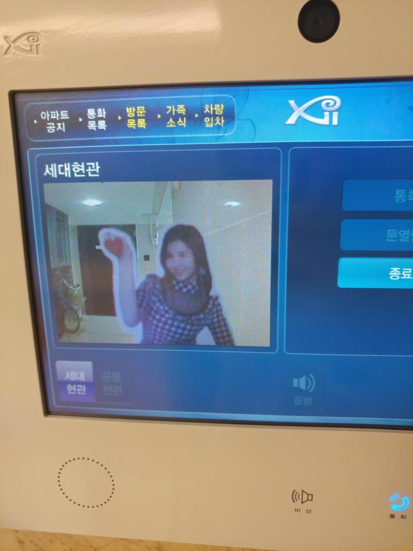 이번 트와이스 앨범 속 신박한 굿즈.jpg | 인스티즈