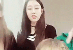 러블리즈의 뽀뽀 릴레이.gif | 인스티즈