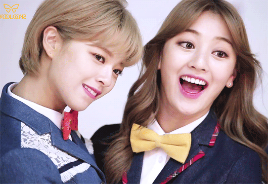[twice] 오늘자 트와이스 스쿨룩스 화보 메이킹 영상 움짤.gif | 인스티즈