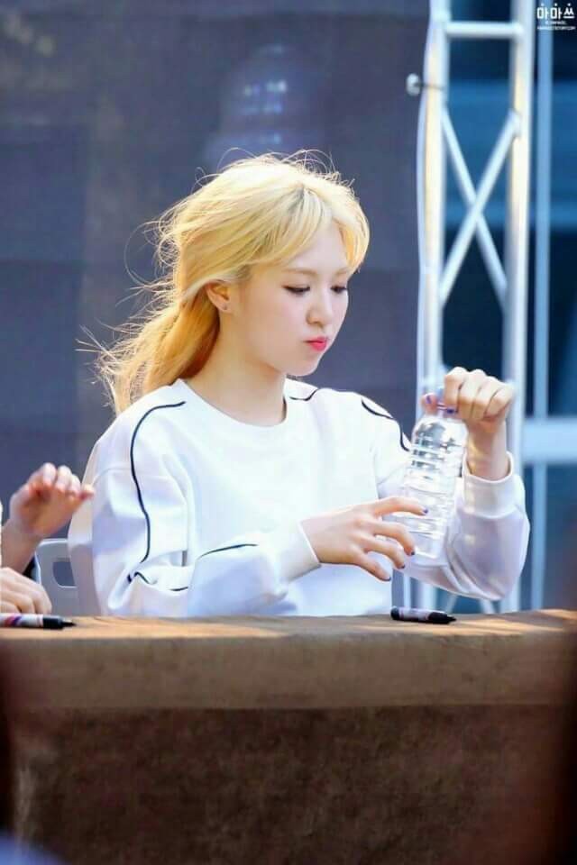 레드벨벳 멤버별 물 마시는 모습.jpg | 인스티즈