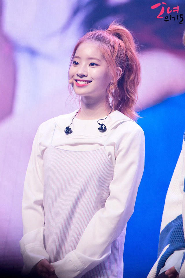 군인들에게 인기 좋다는 트와이스 멤버.jpg | 인스티즈