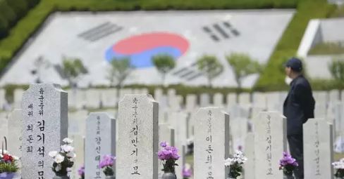  교수형 당하기 직전까지 그가 외쳤던 한 마디 | 인스티즈
