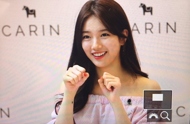 오늘자 수지가 단 배지 | 인스티즈