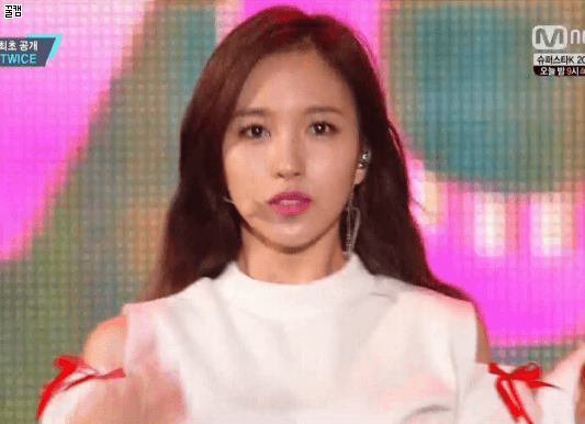 [twice] 오늘자 트와이스 엠넷 TT무대 멤버별 움짤들.gif | 인스티즈