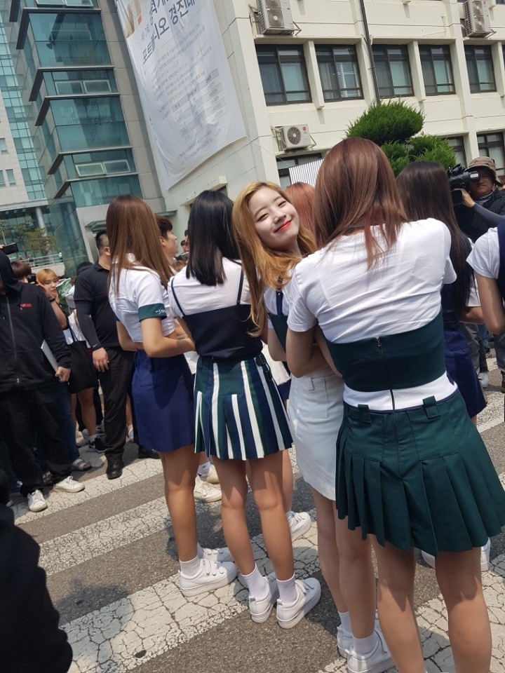 오늘자 다현이의 카메라 포착 | 인스티즈