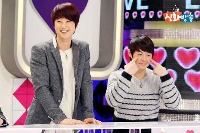  아이돌들의 특이한 손버릇.jpg | 인스티즈