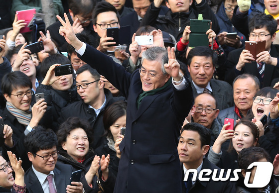진짜 다 잘 어울리는 문재인;.jpg | 인스티즈