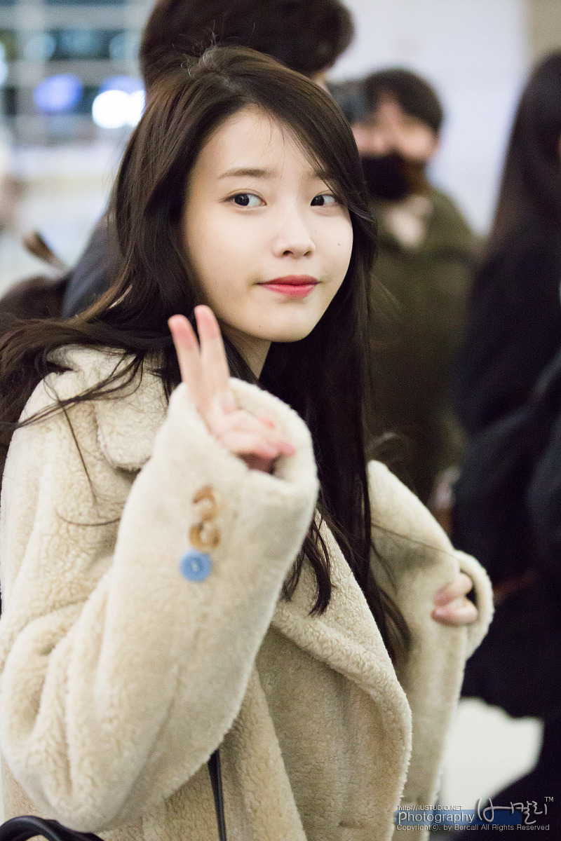[2016.01.31] 인천공항 출국 아이유 직찍 by 버칼리 | 인스티즈
