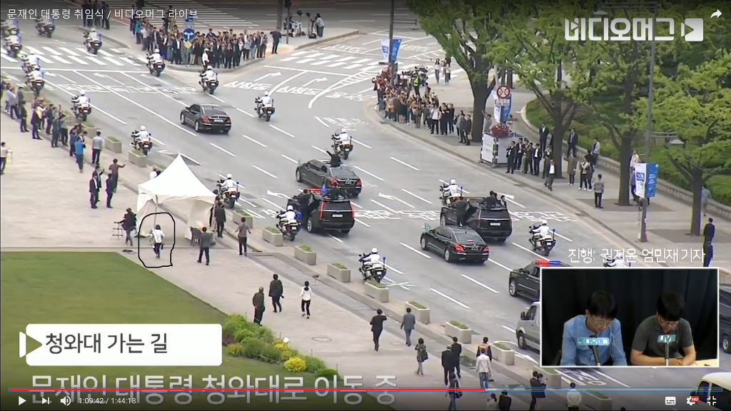 문재인 찍을려고 사다리들고 게 뛰어가는 여기자 | 인스티즈
