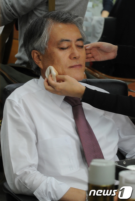 메이크업받는 대통령님.jpg | 인스티즈