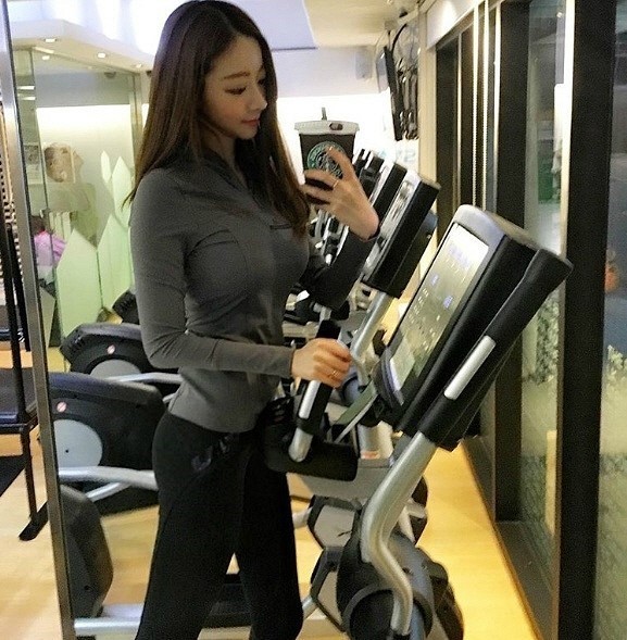 개콘에서 대사 한마디 없는 정체불명의 여인 | 인스티즈