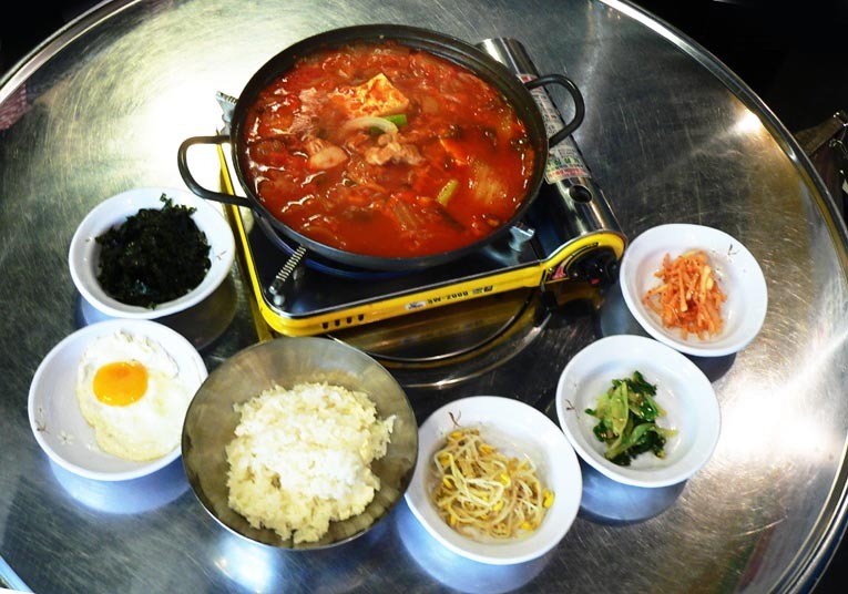 통돼지김치찌개 이미지