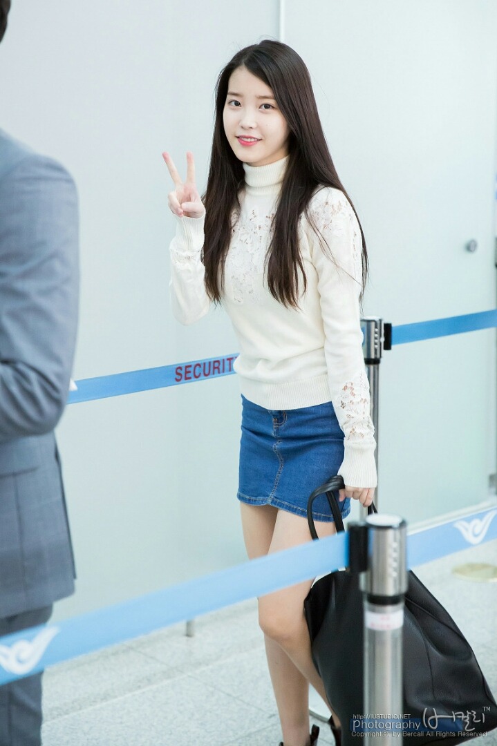 [15.10.21] 오늘자 아이유 홍콩 출국.jpg | 인스티즈