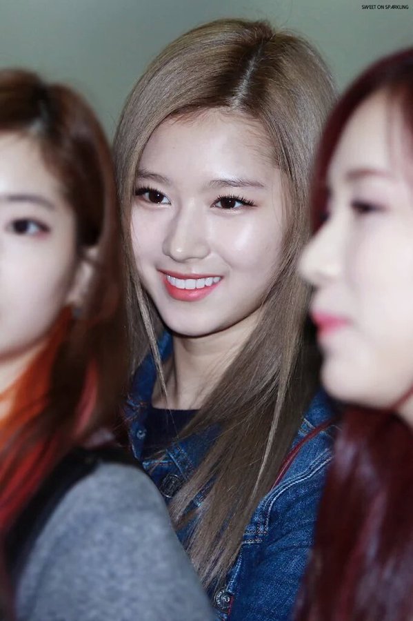 매일 헤어스타일이 바뀌는 트와이스 사나.jpg | 인스티즈