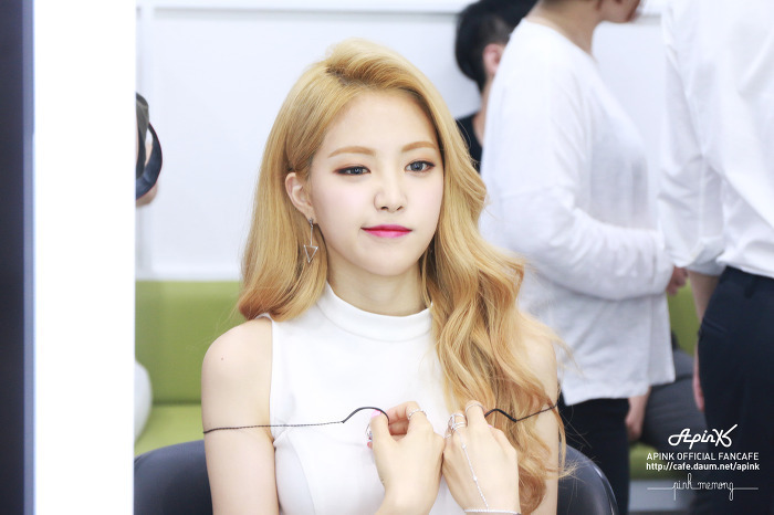저고리 고름 말아쥐고서 누굴 기다리나 낭랑 나은이 | 인스티즈