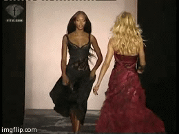 [나오미캠벨] 성격은 뭐같아도 모델 실력은 하나는 타고난 그녀의 움직이는 워킹짤 | 인스티즈