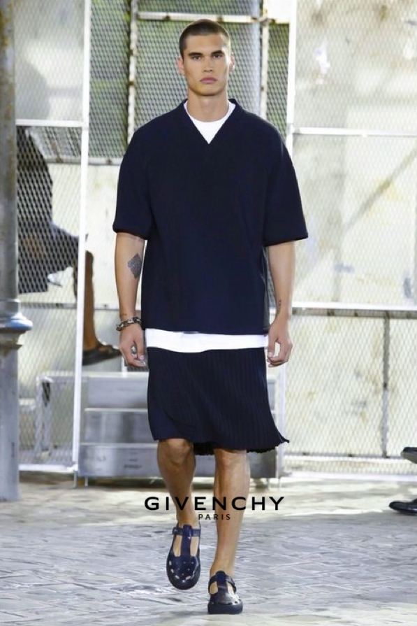 여자가 남자옷 입으면 괜찮은데 남자가 여자옷 입으면 이상해보이는 이유 | 인스티즈