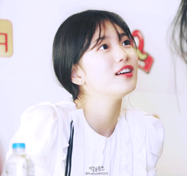 팬들한테 늘 잘하는 수지.gif | 인스티즈
