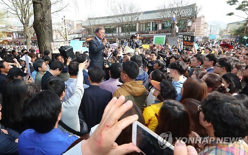 [문재인] 오늘은 전주 지원 유세하러 방문하신 문재인 전 대표.jpg | 인스티즈