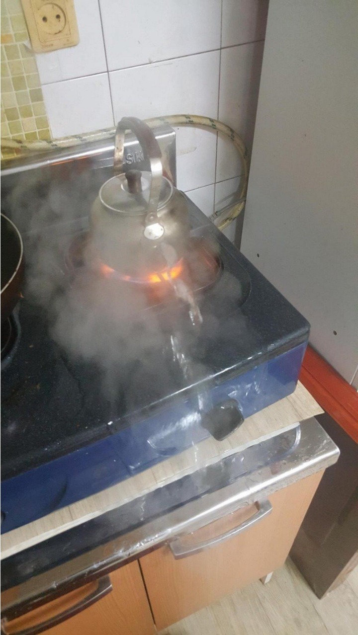 컵라면 먹으려던 고갤러 대참사.jpg | 인스티즈