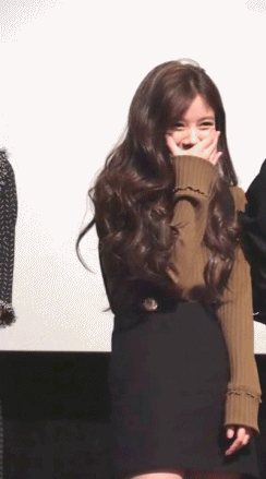김유정 무대인사 모습 GIF | 인스티즈