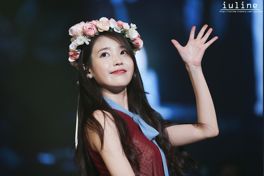 [15.11.22] 아이유 쳇셔 서울콘서트 둘째날 포토타임.jpgif | 인스티즈