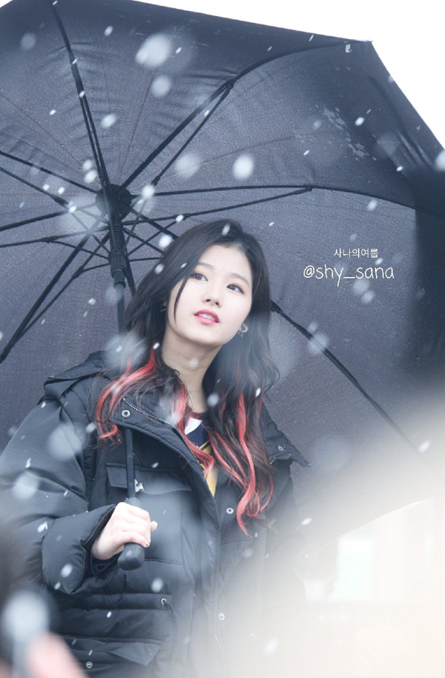 같은 장소 1년전 트와이스 사나와 1년후 사나 | 인스티즈