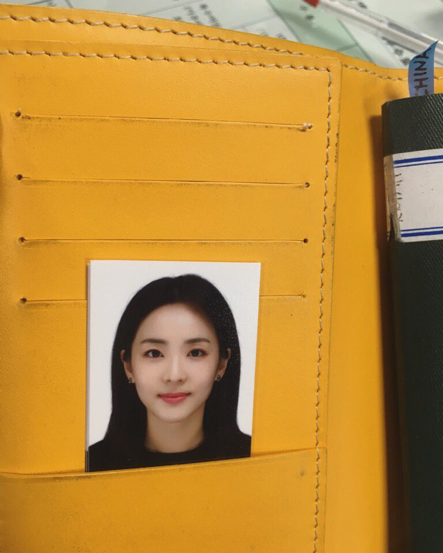 여권사진 새로찍은 산다라박 | 인스티즈