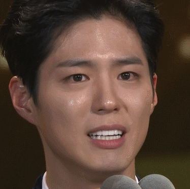박보검 우니깐 같이 우는 송중기ㅋㅋ.gif | 인스티즈