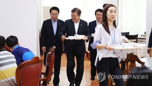 오늘자 국방과학연구소 방문한 문재인 대통령.jpg | 인스티즈