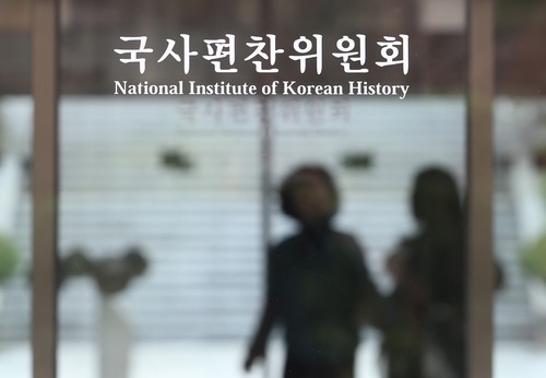  벚꽃이 흩날리며 아픔을 위로하는 제주의 4월 | 인스티즈
