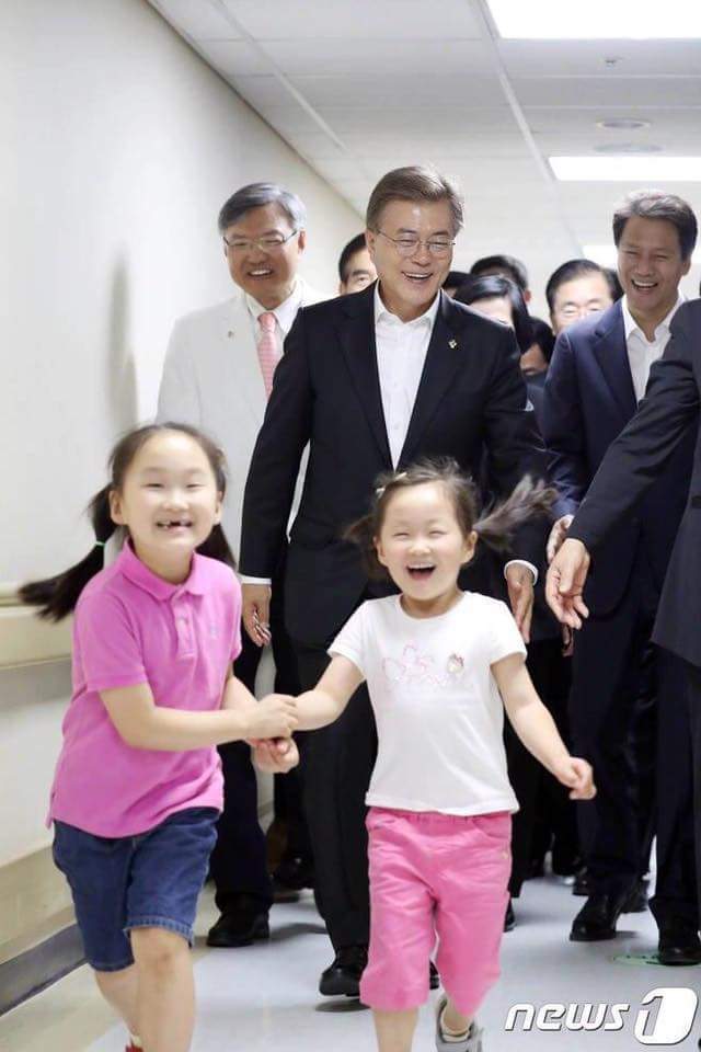 보는것만으로도 훈훈한 현충일날 문통령.jpg | 인스티즈