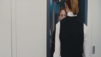 어떤 애기 어머님이 딸이 없어졌다고 비행기에서 난동을 부리시는 거에요.gif | 인스티즈