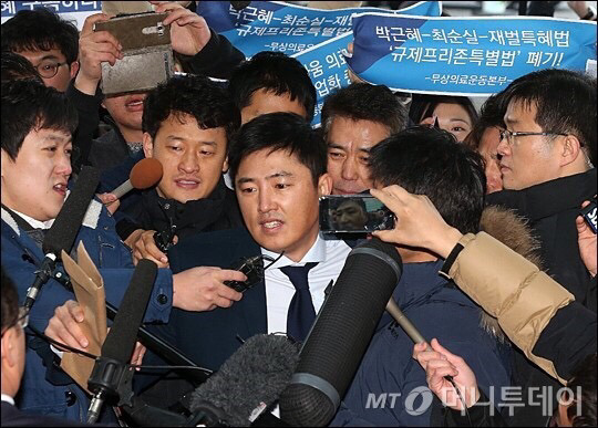고영태에게서 느껴지는 영화 내부자들의 아우라.jpg | 인스티즈