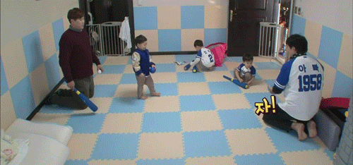 [슈돌] 만세 업어치기 하는 송아빠.gif | 인스티즈