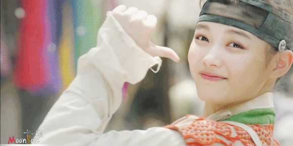 김유정 남자에서 여자가 될때.gif | 인스티즈