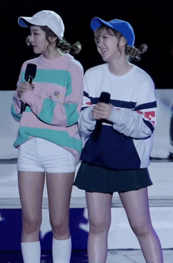 웬디 따라하는 슬기.gif | 인스티즈