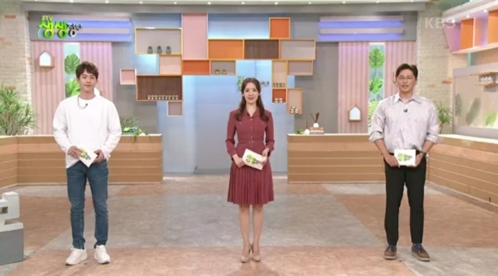 사회적 거리두기로 점점 멀어지는 생생정보 엠씨들 | 인스티즈