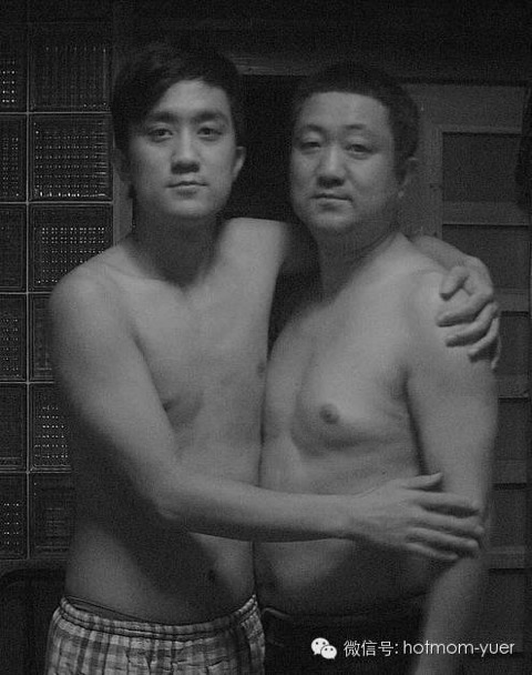 무려 27년간 매년 아들과 같은 사진을 찍은 아버지 | 인스티즈