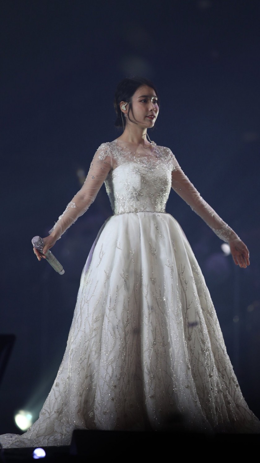 181110 아이유 광주 콘서트.jpg | 인스티즈