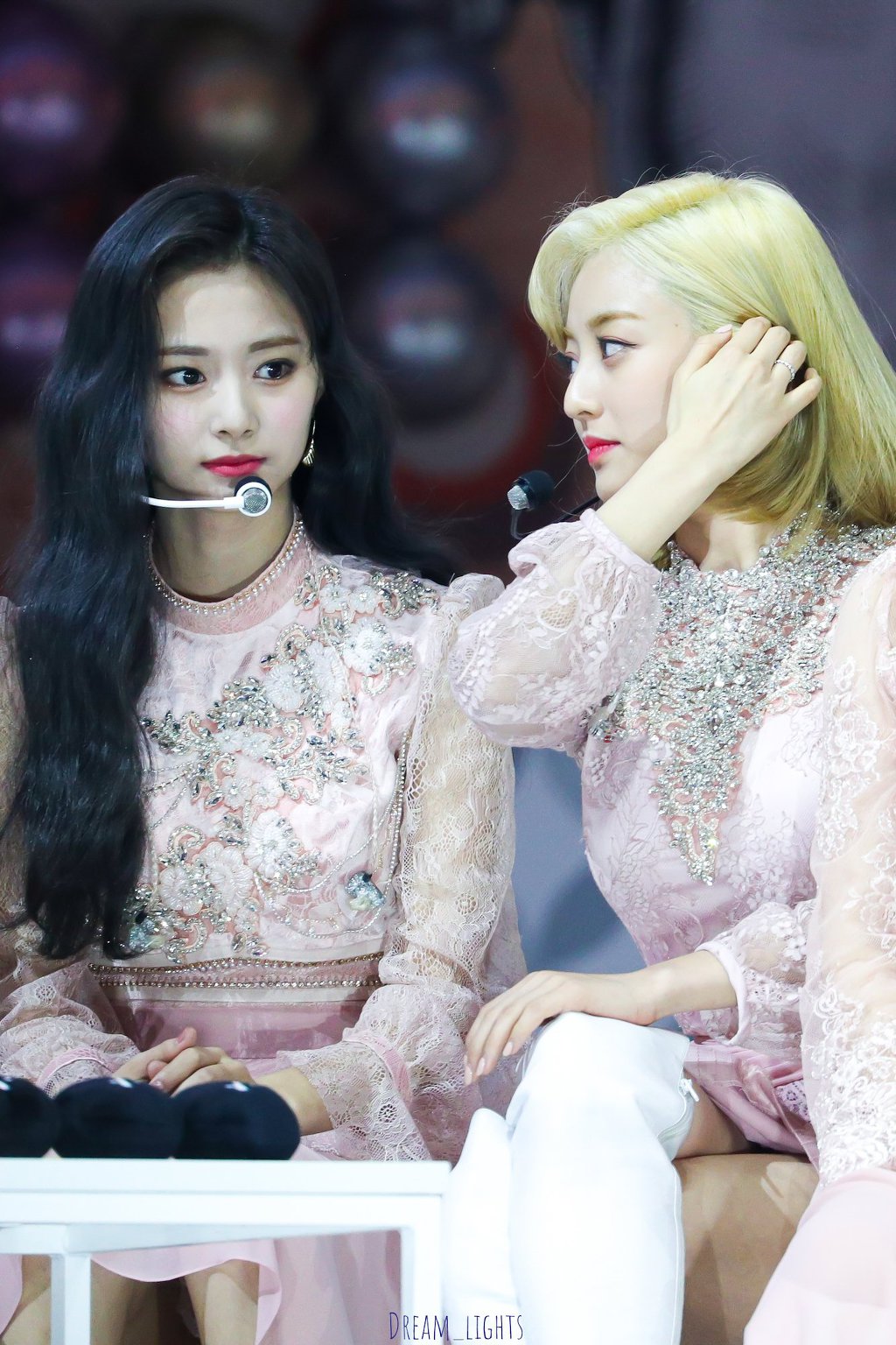 어제 골든디스크어워즈 트와이스 쯔위의 미모ㄷㄷㄷ.jpgif | 인스티즈