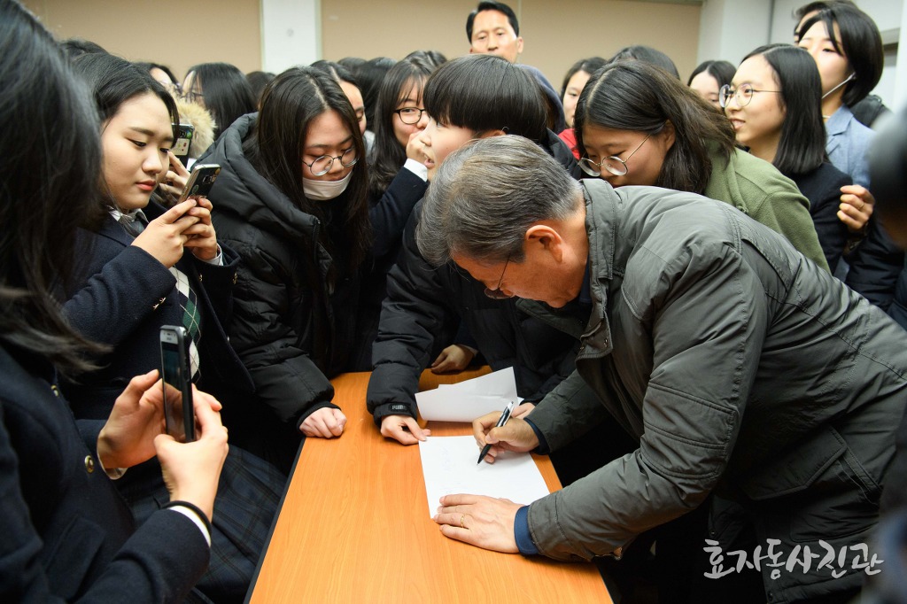 [효자동사진관] 문재인 대통령 포항여고 방문 사진(엄청 시끄럽긔) | 인스티즈