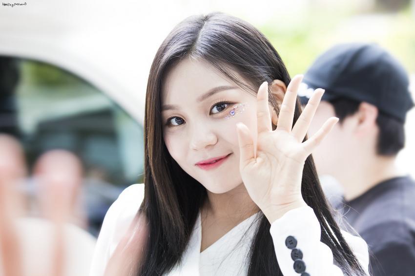 스웨덴전까지 약 3시간 남아서 여자친구 엄지.jpg.gif.미모 ㅓㅜㅏ | 인스티즈