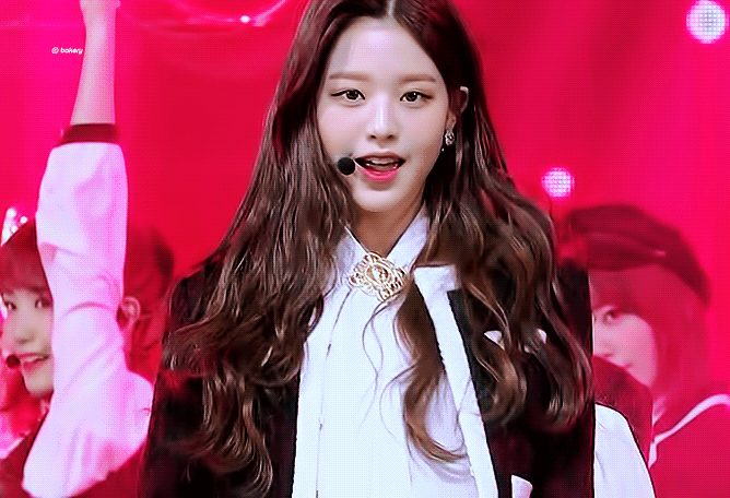 무대 의상으로 샤넬 입은 아이즈원 | 인스티즈